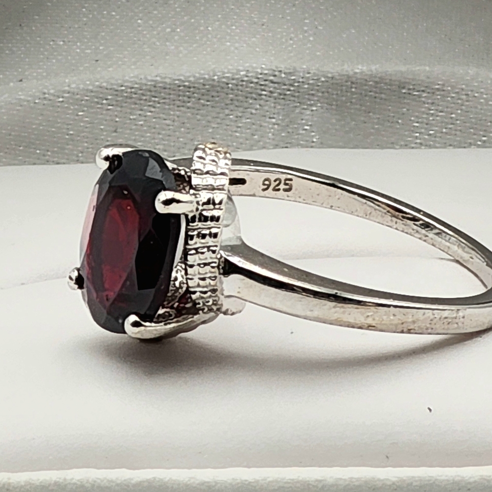 Silver 925 Oval 3.15 ct Natural Garnet Ring Size 7